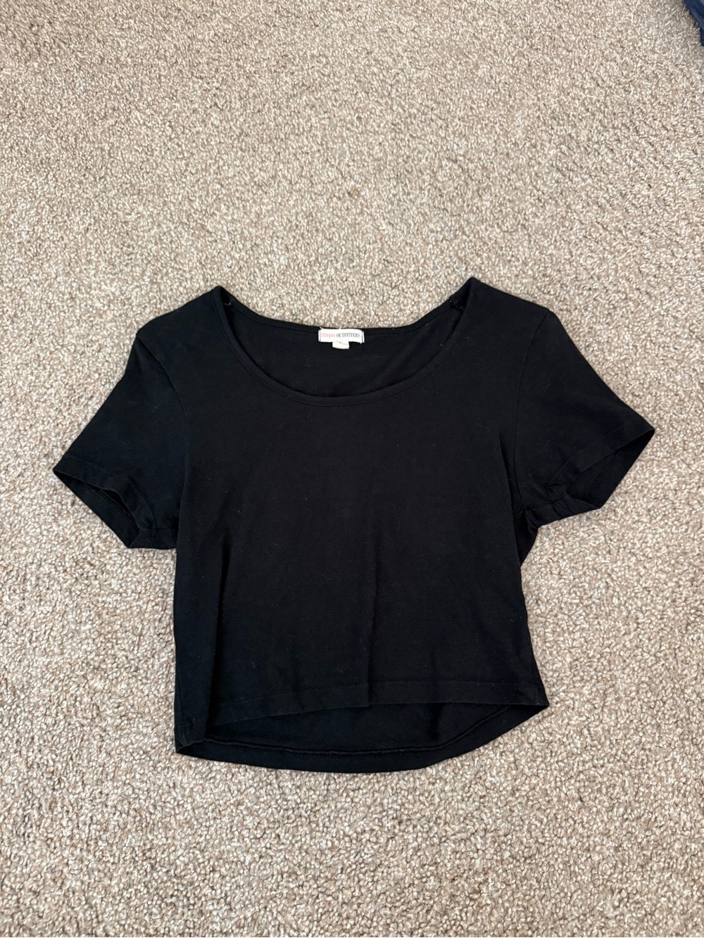 Women's Black Scoop Neck Crop Top